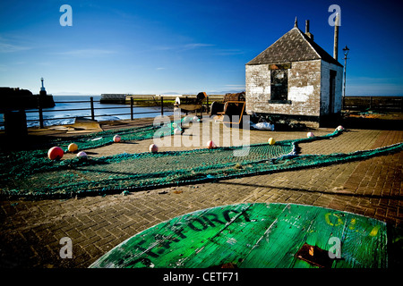 Les filets de pêche disposés sur le plancher à Bristol Harbour. Banque D'Images