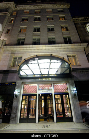 Nuit à l'hôtel Park Lane. L'hôtel classé Grade II a été construit dans les années 1920 dans le grand style Art déco par Sir Bracewell Smith. Banque D'Images
