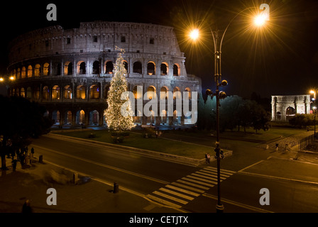 Colisée et Arc de Constantin au moment de Noël, Rome, Latium, Italie Banque D'Images