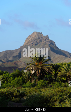 Pompe à eau de la vallée, Mindelo-Calhau, Sao Vicente, Cap Vert, Afrique du Sud Banque D'Images