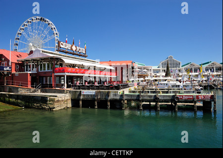 Quay quatre sur le Victoria & Alfred Waterfront complexe avec la roue de l'excellence en arrière-plan, Cape Town, Western Cape, Afrique du Sud Banque D'Images