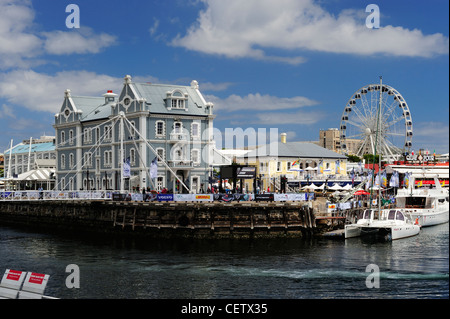 Château de l'Union Building et roue d'excellence sur le Victoria & Alfred Waterfront complexe, Cape Town, Western Cape, Afrique du Sud Banque D'Images