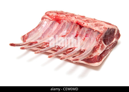 Escalope ou rack d'agneau grillées isolated on a white background studio. Banque D'Images