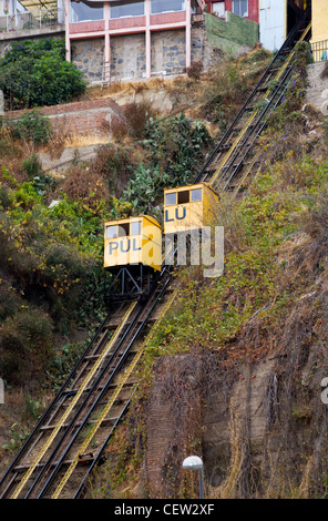 ValparaIso, Chili. L'Amérique du Sud. Ascensor Espiritu Santo. Funiculaire. Banque D'Images