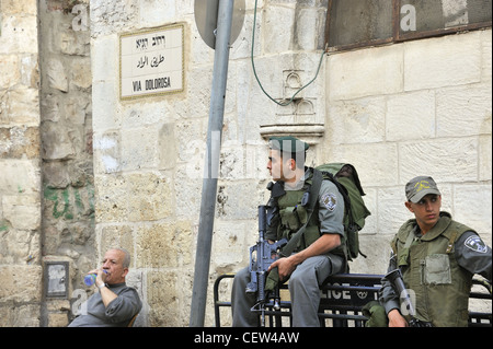 Des soldats israéliens sur la Via Dolorosa, vieille ville, Jérusalem Banque D'Images