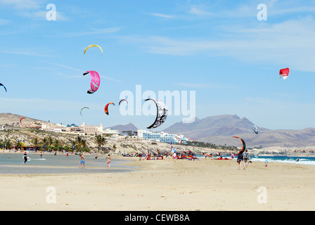 Cerfs-volants sur la plage de surf gorriones nombre Banque D'Images