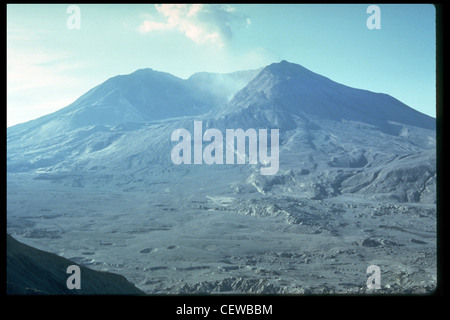 Mont Saint Helens peu après l'éruption du 18 mai 1980, comme vu de Johnston's Ridge. Banque D'Images