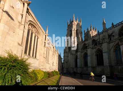 York Minster et Saint Michel-le-Beffroi Église, où Guy Fawkes fut baptisé ; le centre-ville de York. Banque D'Images