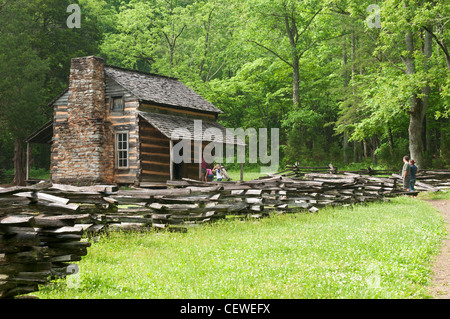 New York, Great Smoky Mountains National Park, la Cades Cove, John Oliver, cabane construite début des années 1820. Banque D'Images