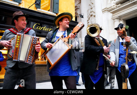 Des musiciens de rue au Carnaval de Venise 2012. Banque D'Images