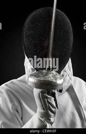 Fencer holding up aluminium, portrait Banque D'Images