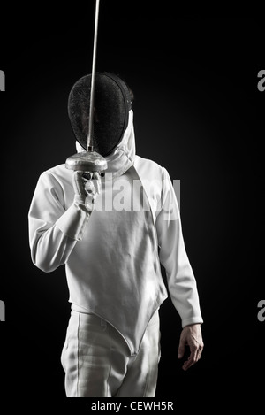 Fencer holding up aluminium, portrait Banque D'Images