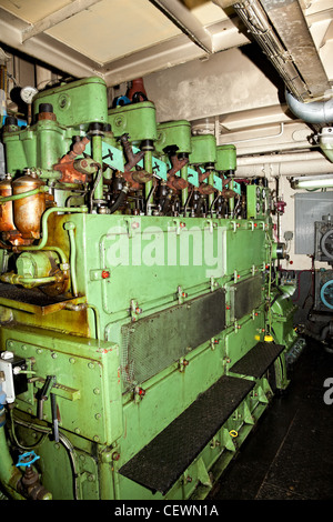 Gros plan de l'ancien grand moteur de la marine. Banque D'Images