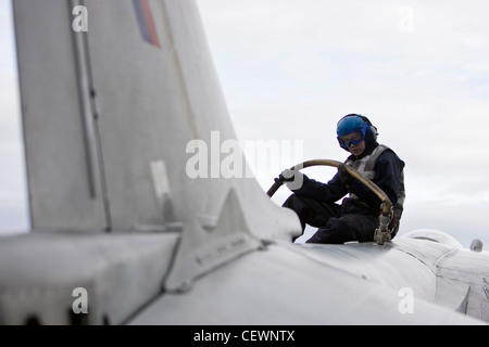 Jet harrier de ravitaillement sur les porte-avions HMS Illustrius Banque D'Images