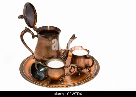 Soirée avec du café. Service à café en cuivre. Style rétro. Banque D'Images
