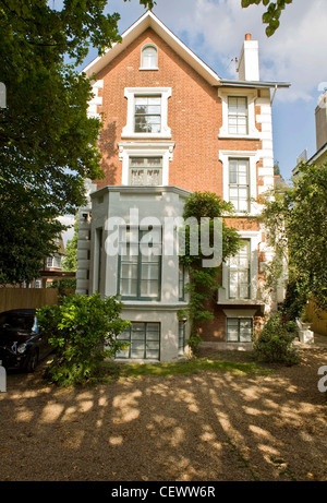 Rêves de banlieue début maison victorienne située sur une colline dans une banlieue de Londres il a été converti à partir d'un labyrinthe de chambres meublées Banque D'Images