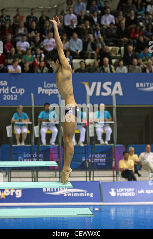 Sho SAKAI (JPN) dans l'individu Tremplin 3m à la 18e Coupe du Monde de plongée Visa FINA 2012 à le centre aquatique. Banque D'Images