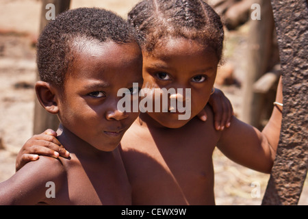 Les enfants d'Ankify Sakalava, Madagascar Banque D'Images