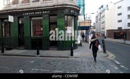 Ancien pub Labour et attendre rétro boutique sur Redchurch Street à Shoreditch Londres E2 Angleterre Royaume-Uni KATHY DEWITT Banque D'Images