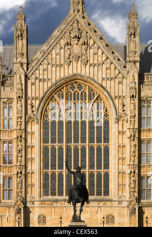 La statue de Richard Coeur de lion en face du Palais de Westminster 2. Banque D'Images