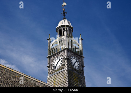 La tour de l'horloge sur le Market Hall (Hall Redesdale), érigé en 1887 par Sir Algernon Bertram Mitford Freeman dans la High Street Banque D'Images