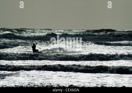 Kite-surf à Muriwai Beach, North Island, New Zealand Banque D'Images