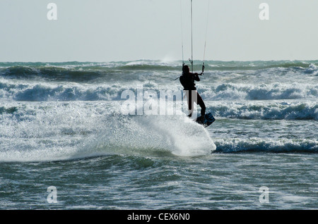 Kite-surf à Muriwai Beach, North Island, New Zealand Banque D'Images