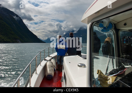 Croisière de Hjørundfjord Ålesund le long de la magnifique Hjørundfjord à Statistique Canada. La Norvège Banque D'Images