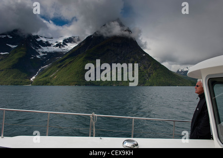 Croisière de Hjørundfjord Ålesund le long de la magnifique Hjørundfjord à Statistique Canada. La Norvège Banque D'Images