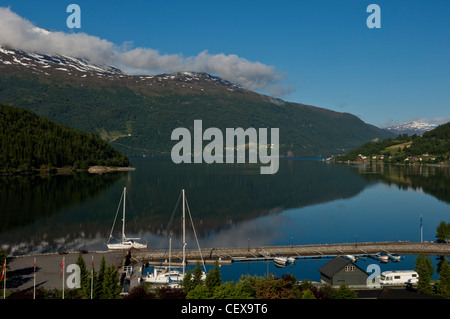 Vue de la Fjord de l'hôtel Alexandra. Loen. Stryn dans le comté de Sogn og Fjordane. La Norvège Banque D'Images