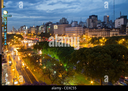 Avenida 9 de Julio, la nuit, Buenos Aires, Argentine Banque D'Images