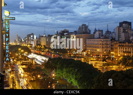 Avenida 9 de Julio, la nuit, Buenos Aires, Argentine Banque D'Images