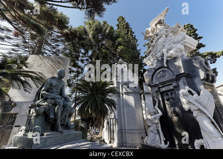 Grace au cimetière monuments de la Recoleta, Buenos Aires, Argentine Banque D'Images