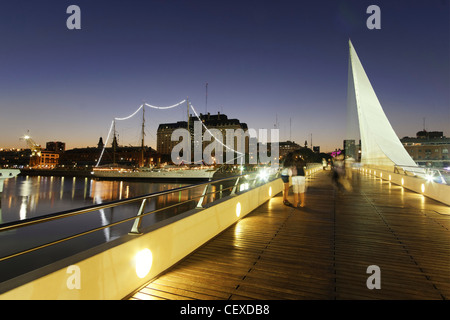 Puente de la Mujer bridge par Santiago Calatrava, Puerto Madero, Buenos Aires, Argentine Banque D'Images