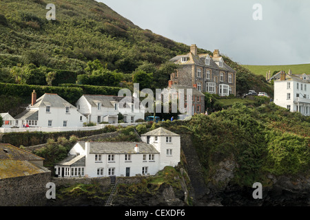 Doc Martin's house (Fern Cottage) est en centre - Roscarrock Hill, port Isaac, Cornwall, Angleterre. Banque D'Images