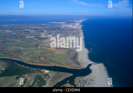 Côte radieuse avec le Bourdigoul et l'estuaire près de Torreilles plage, Pyrénées-Orientales, Languedoc-Roussillon, France Banque D'Images