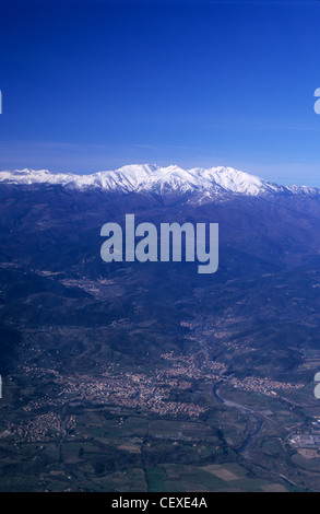 Prats de Mollo village de Tech Valley et Pic du Canigou, Pyrénées Orientales, Languedoc-Roussillon, France Banque D'Images