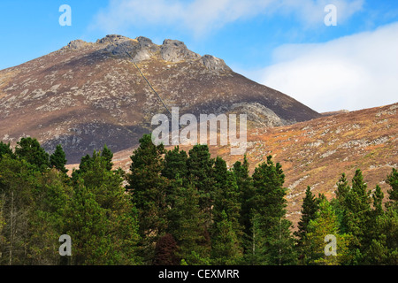 Dans le Slieve Binian montagnes de Mourne vu de la vallée silencieuse près de la ville de Newastle, comté de Down, Irlande du Nord Banque D'Images