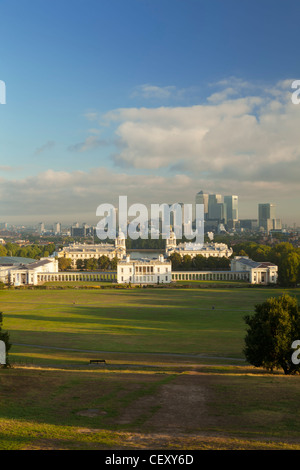 Une vue sur Canary Wharf à partir de Greenwich Park et le Royal Obervatory Banque D'Images