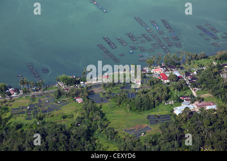 Lac Maninjau depuis de Lawang Haut. Lac Maninjau depuis, Bukittinggi, l'Ouest de Sumatra, Sumatra, Indonésie, Asie du Sud-Est, Asie Banque D'Images