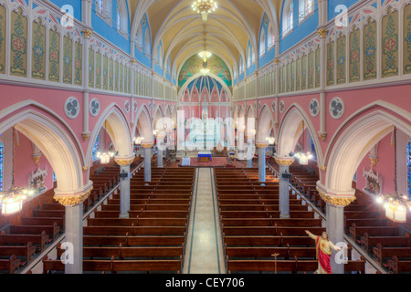 Le bel intérieur de l'église Ste Brigitte, l'une des églises de la paroisse de la résurrection à Jersey City, New Jersey Banque D'Images