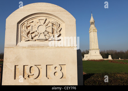 Le cimetière de guerre national à Notre-Dame de Lorette, Ablain-Saint-Nazaire, France. Banque D'Images