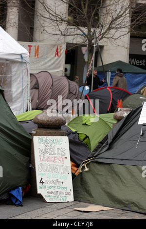 Occupy London est une manifestation pacifique et manifestation contre l'inégalité économique, le manque de logements abordables. Banque D'Images