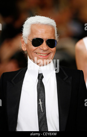 Karl Lagerfeld Paris printemps été prêt à porter créateur de mode allemand Karl Lagerfeld après son spectacle, portant des teintes sombres, Banque D'Images