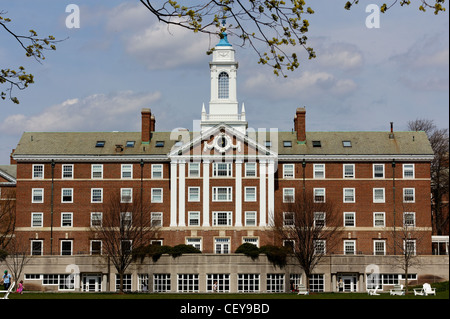 Maures Hall, partie des deux maisons et Cabot Pforzheimer du Harvard College, au quadrangle de Radcliffe à Cambridge, MA. Banque D'Images