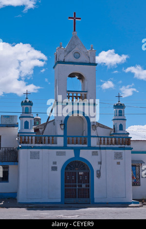 Façade de l'Église catholique au village de Luz Nord, l'Équateur. Banque D'Images