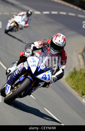 Les motos en vitesse à l'île de Man TT course Banque D'Images