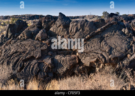 Carrizozo Malpais coulées à la vallée d'incendies en zone de loisirs du bassin de Tularosa près de Carrizozo, New Mexico, USA Banque D'Images