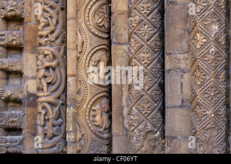 Détail du mur autour d'une porte de la cathédrale de Lincoln Banque D'Images