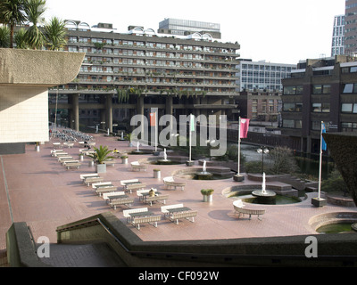 Le Barbican Centre nouveau emblématique de l'architecture brutaliste dans London, England, UK Banque D'Images